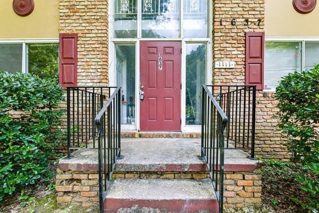 Photo - 1637 Line Cir