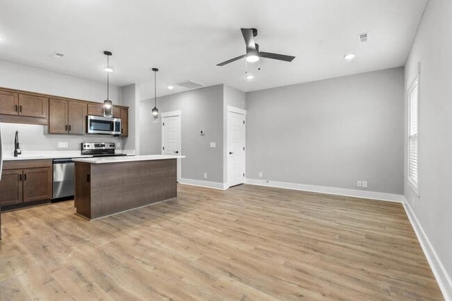 Photo - 302 Jonathan Wade Cir