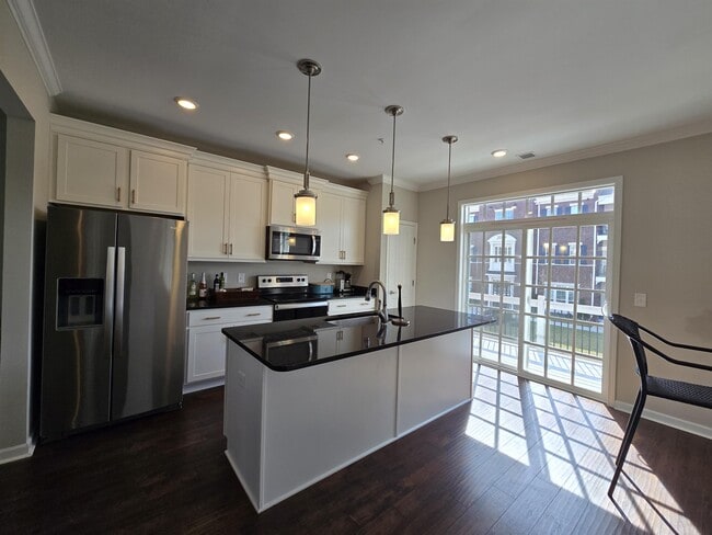 Photo - 2031 Tollgate Blvd