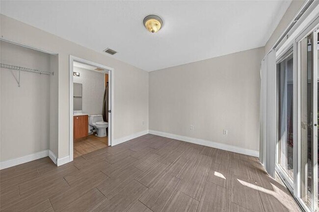 Photo - 2725 NE 8th Ave