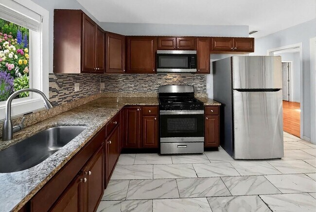 Photo - 247 Pilgrim Ave Unidad 2