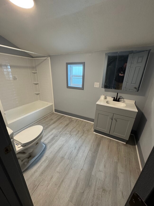 Photo - 111 Jones St