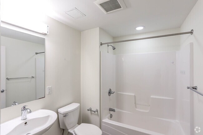 7 Cameron - Primary Bathroom