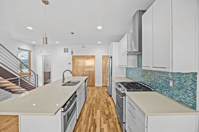 Photo - 909A Westbrook Dr