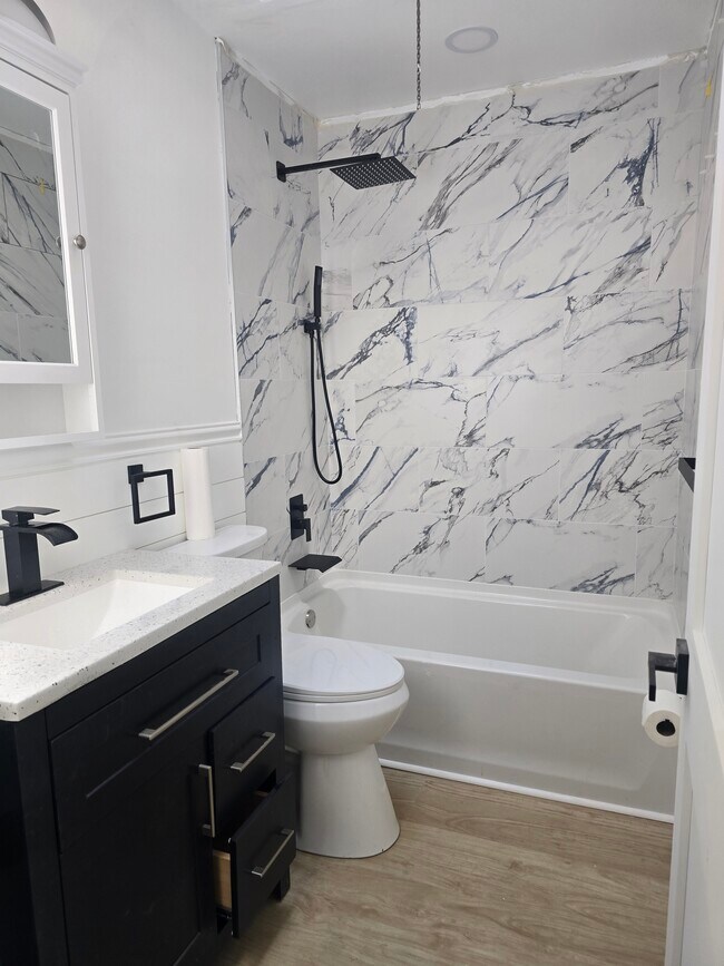 Photo - 619 Brill St