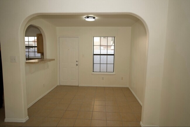 Photo - 746 Sonesta Dr Unit D