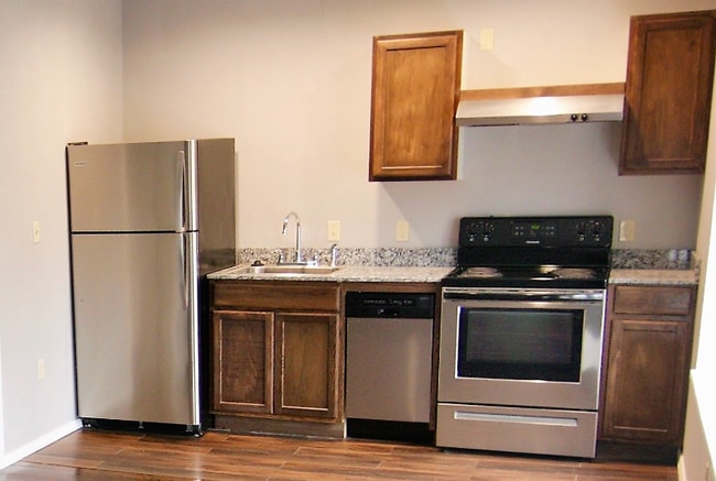 Photo - 1306 E 11th St Unit 2