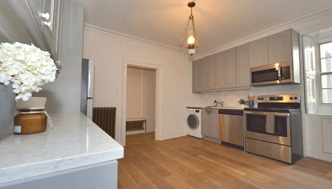 Photo - 1352 Hollis Street