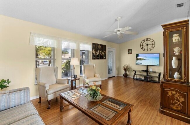 Photo - 980 SE Breakwater Ave