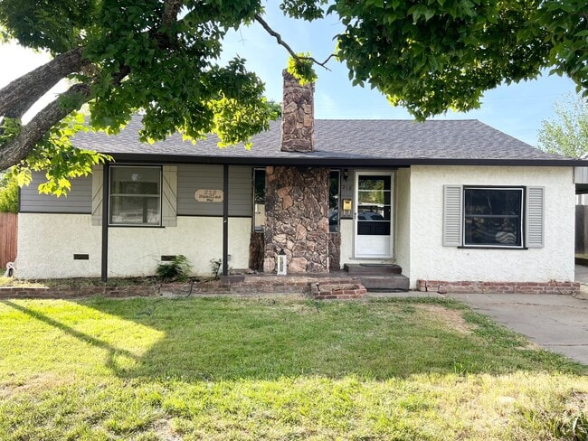 Three Bedroom Two Bathroom Home in Folsom - Three Bedroom Two Bathroom Home in Folsom