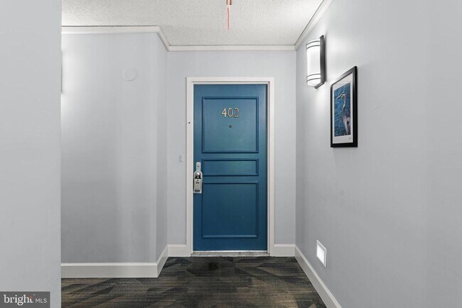 Building Photo - 1515 S Arlington Ridge Rd Unit 402 Rental