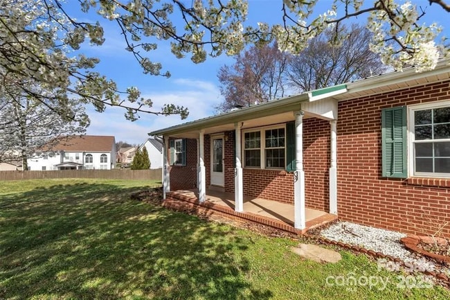 Building Photo - 7484 Turkey Trot Dr