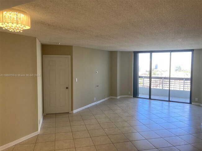 3530 Mystic Pointe Dr Unit 2207