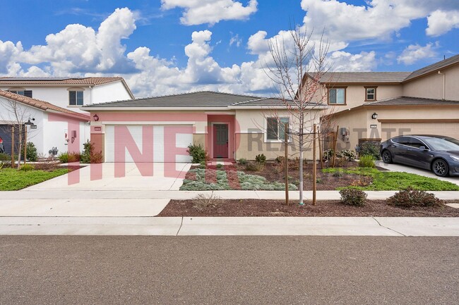 Beautiful Newer Roseville 4 Bedroom Home - Beautiful Newer Roseville 4 Bedroom Home