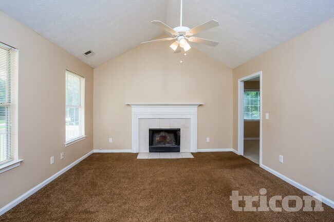 Photo - 100 5 Oaks Dr