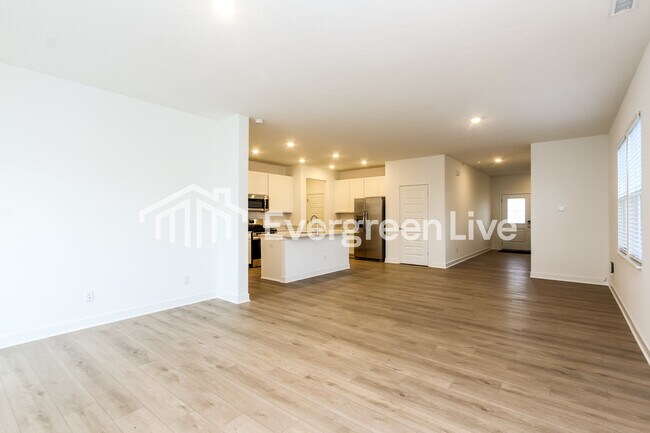 Photo - 3427 Merton St