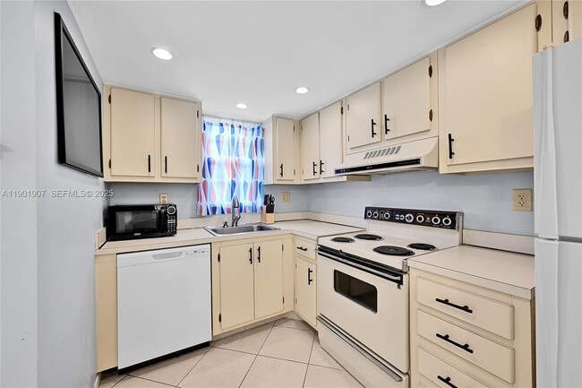 Photo - 3001 W Rolling Hills Cir Unit 210