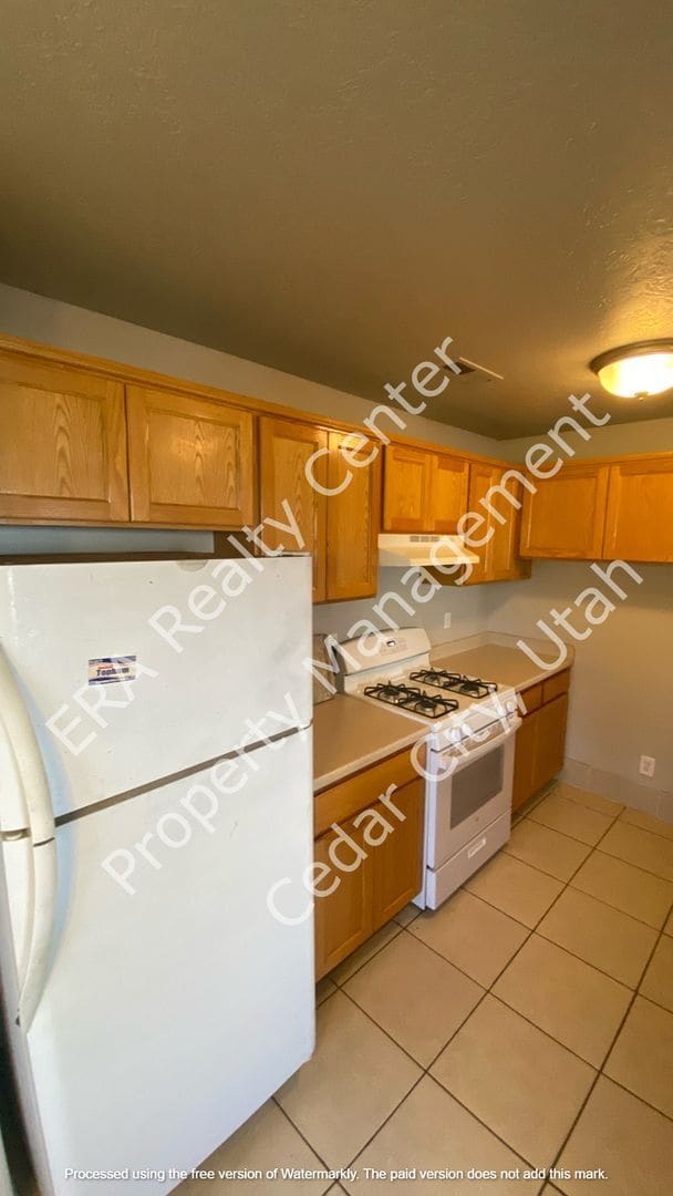 Photo - 75 W 700 N