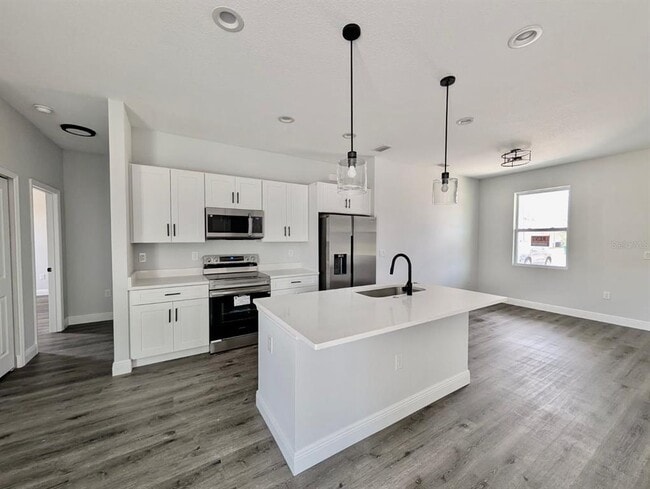 Photo - 21295 Wynyard Ave