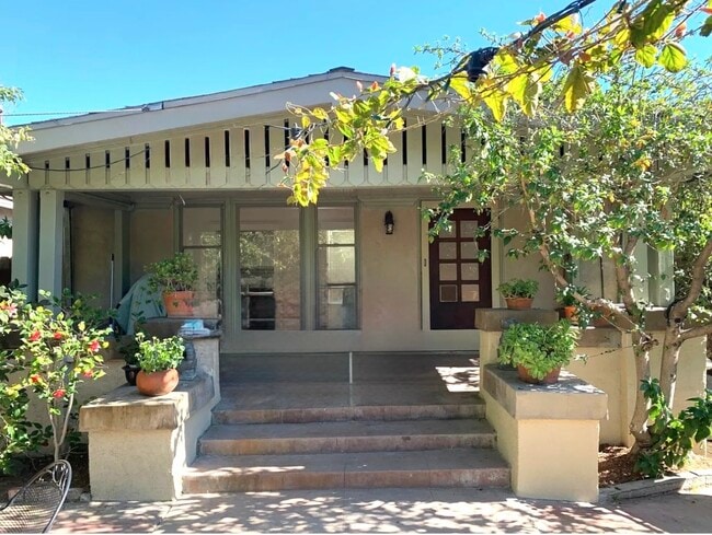 Building Photo - 1124 Manzanita St