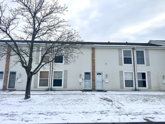 Photo - 1907 Kenilworth Cir Townhome