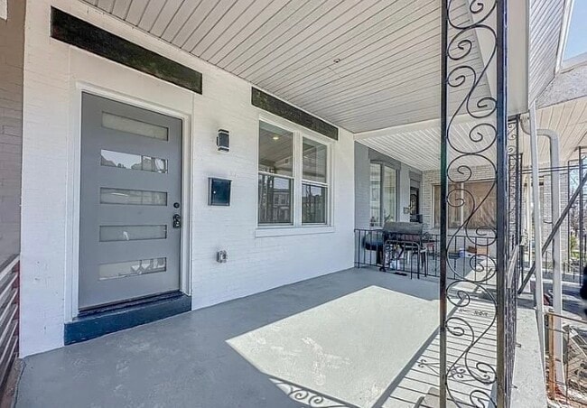 Photo - 6113 Webster St