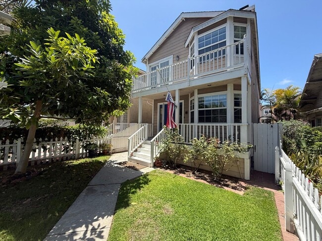 Building Photo - Coronado: Large 5bd/3.5ba Village Home - Multi Level