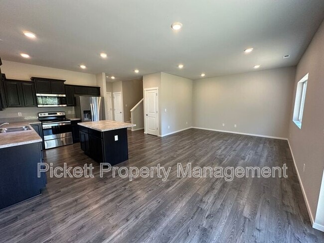 Photo - 6461 Hornet Cir NE
