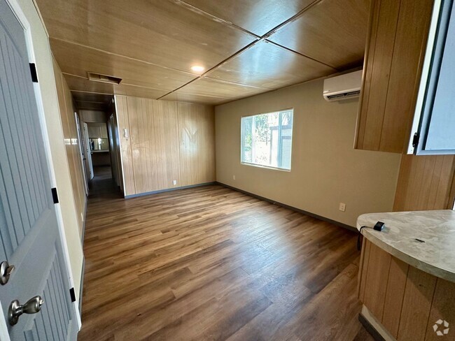 Building Photo - Newly remodeled trailer in park Rental