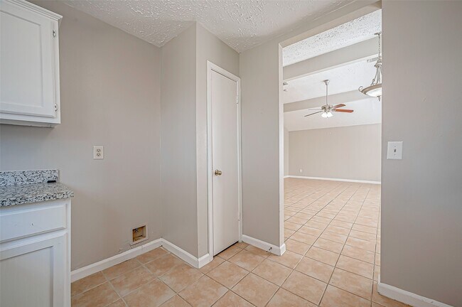 Photo - 7111 Village Lake Dr