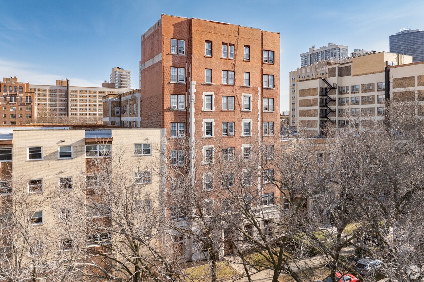 5625 N Winthrop Ave - Touraine Apartments