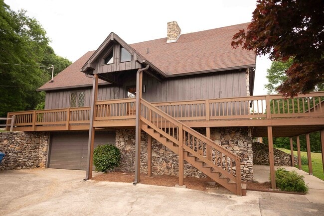 418 Riverton Dr