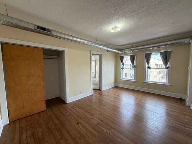 Photo - 2712 N Milwaukee Ave Unit 307