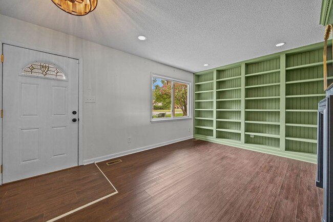 Photo - 3 Bedroom 2 Freshly Remodeled Bathrooms