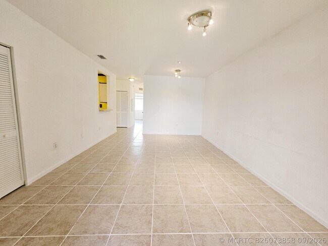 1157 Golden Lakes Blvd Unidad 621