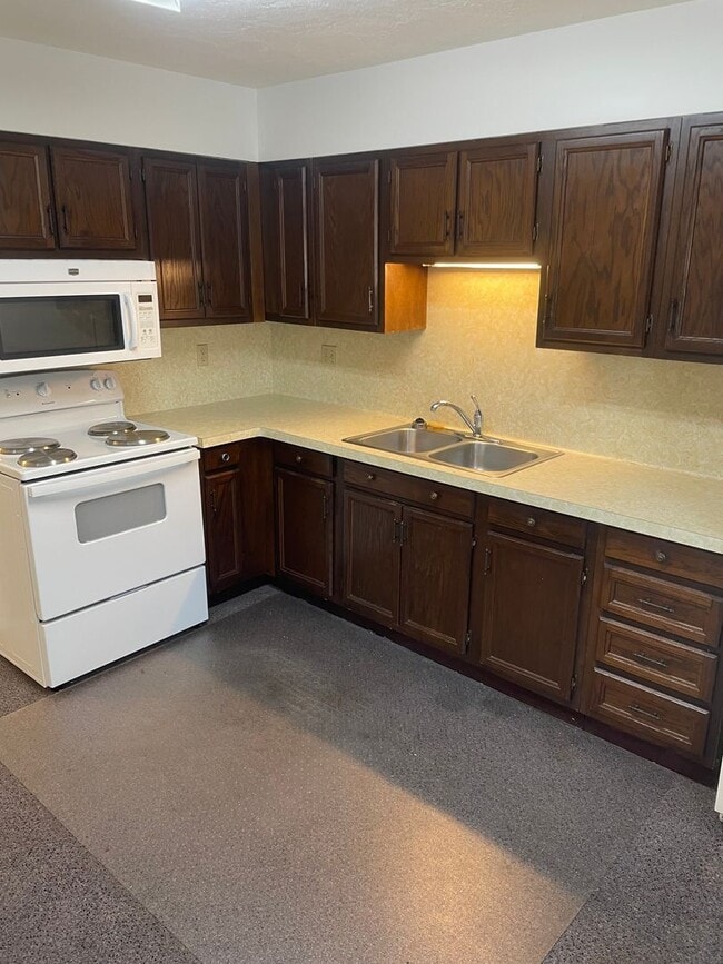 Building Photo - Niels Park Place Condos Unit #21