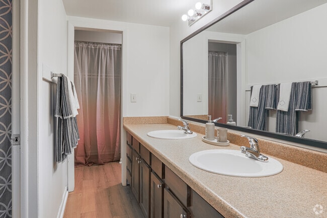 2 BR, 1 BA - Bathroom