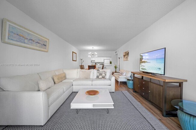 Photo - 19370 Collins Ave Unidad 422