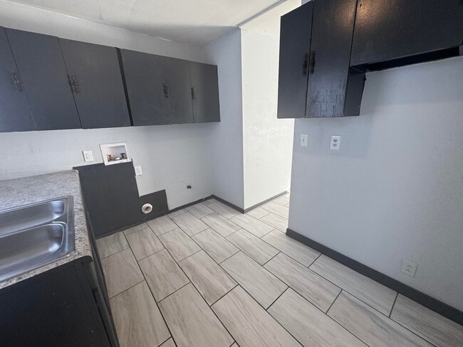 Photo - 905 Southmoor-