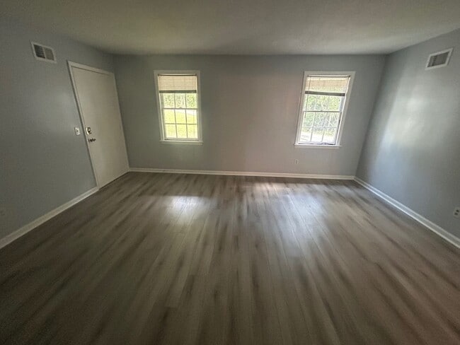 Photo - 715 Montague Road Unit D