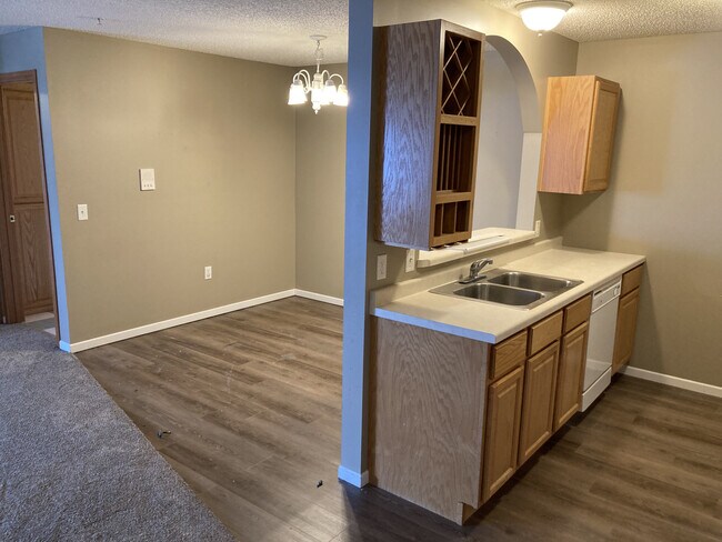 2 bed 2 bath kitchen/dining room - Windsong Apartments