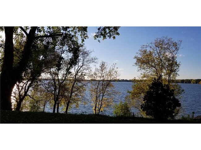 Building Photo - 7105 Main St Unit 3