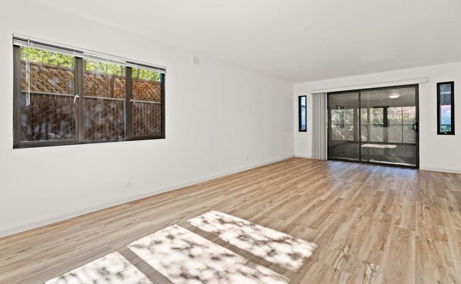 Photo - Secluded Rockridge 2BD | Parking Included | Near BART, Shops & Dining Unidad 02