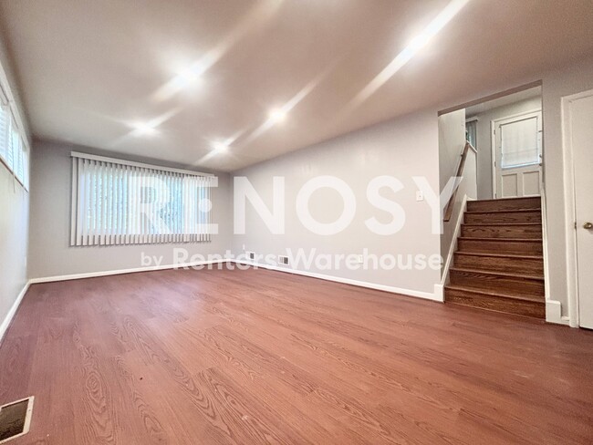 Photo - 10812 Lombardy Rd