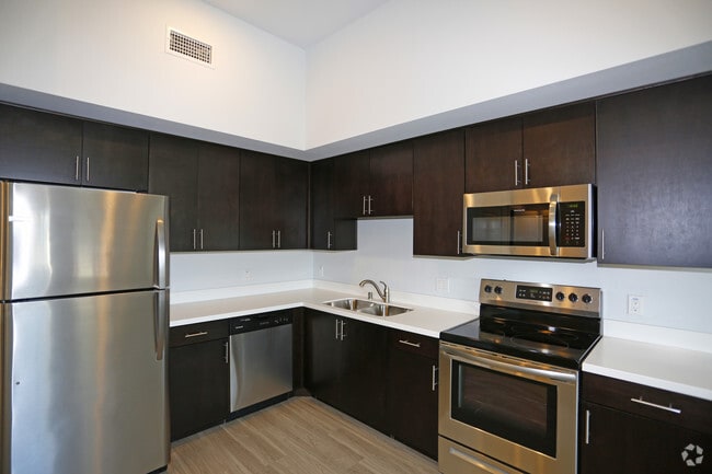 3HAB, 2BA - 975&nbsp;ft² - Coastal Village Apartments