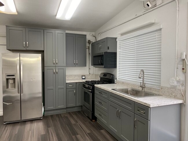 Photo - 725 W Sunkist St Unit B