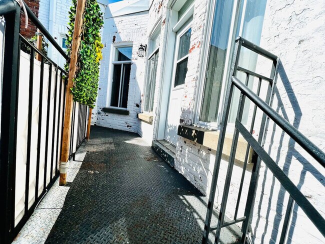 Photo - 4850 Rue Sainte-Catherine E Unit ID1228878P