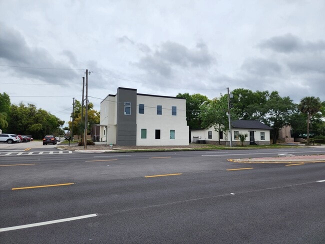 Building Photo - 315 S Ronald Reagan Blvd