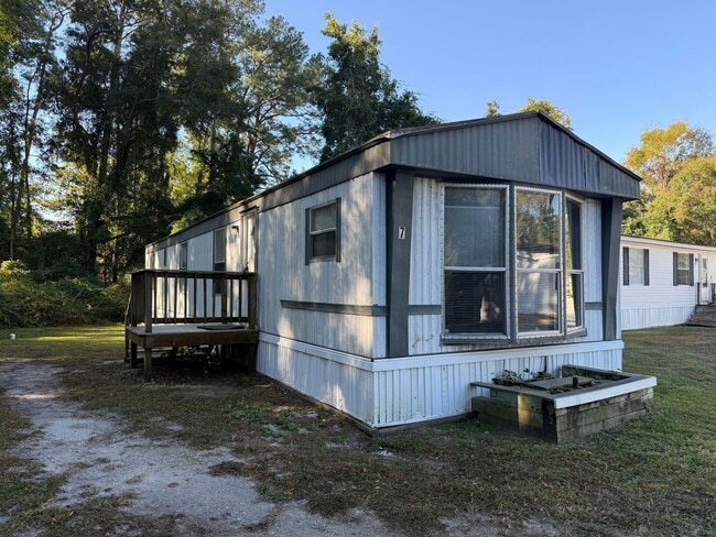 Building Photo - 2 Bedroom 1 Bathroom