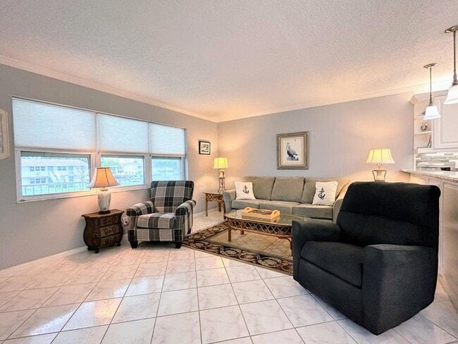Photo - 200 Horizon W Unit 208